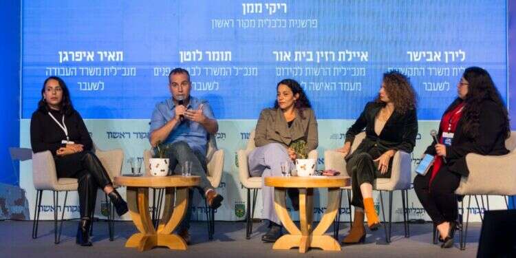 "אתגרי השירות הציבורי לא התחילו ב־ 7 באוקטובר", המושב בוועידה בשדרות, השבוע. צילום: לירון מולדובן