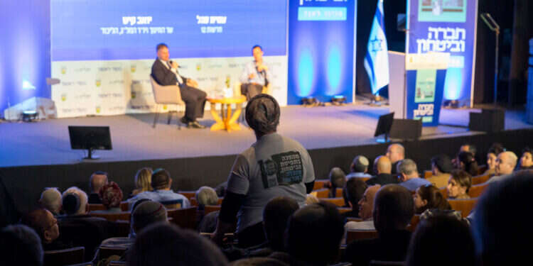 לצפות פני עתיד. בתקווה, בעוז רוח, בנכונות מלאה ללמוד ולשנות. הוועידה, השבוע. צילום: לירון מולדובן לצפות פני עתיד. בתקווה, בעוז רוח, בנכונות מלאה ללמוד ולשנות. הוועידה, השבוע. צילום: לירון מולדובן