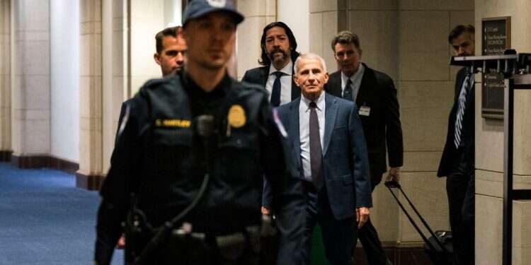 אנתוני פאוצ'י בבניין הקפיטול בוושינגטון, ינואר 2024.