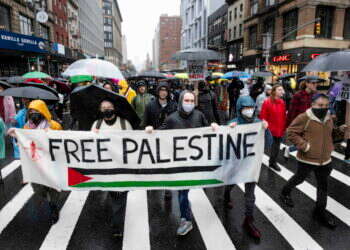 תומכי חמאס מפגינים בעד הפסקת אש מיידית בעזה