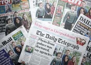 שערי העיתונים בבריטניה מציגים את התמונה הערוכה של הנסיכה קתרין ומשפחתה