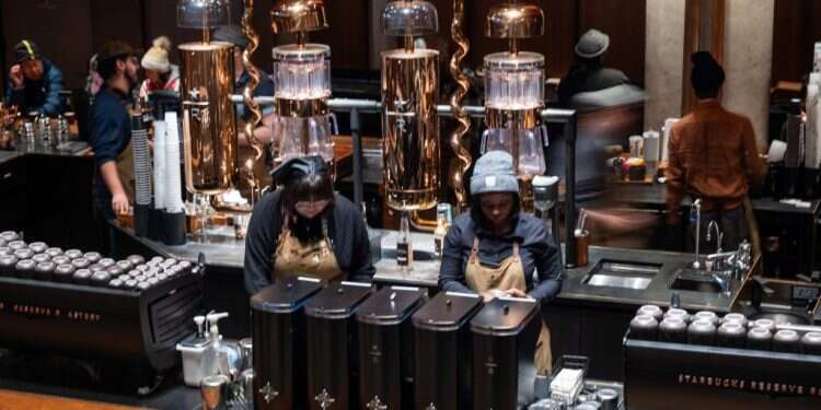 בעקבות המלחמה בעזה: סטארבקס תפטר 2,000 עובדים