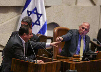 איימן עודה האשים את צה"ל בטבח – וסולק ממליאת הכנסת