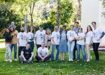 "לא היה קל לעלות לישראל, אבל זאת הייתה ההחלטה הכי טובה שקיבלתי בחיים". משתתפי "שישי שבת ישראלי". צילום: אנצ'ו גוש ג'יני