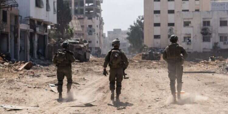 חיילי צה הממשל הסיני יקדם אג'נדה אנטי-ישראלית בטיקטוק? חיילי צה"ל בעזה. צילום: דובר צה"ל