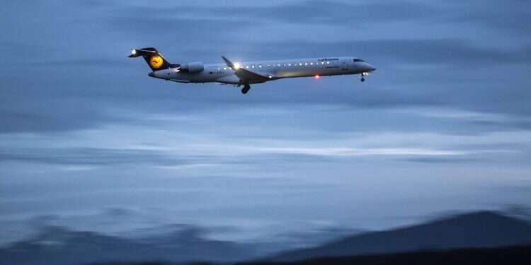 כשהמטוס בגובה 36,000 רגל – שני הטייסים נרדמו