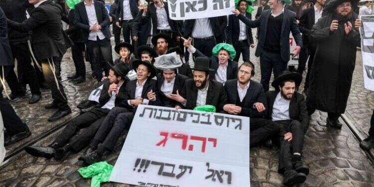 הפגנות חרדים נגד גיוס לצה חיסול מחבלים ובכירים: יממה שנייה למבצע צה"ל בבית החולים שיפא