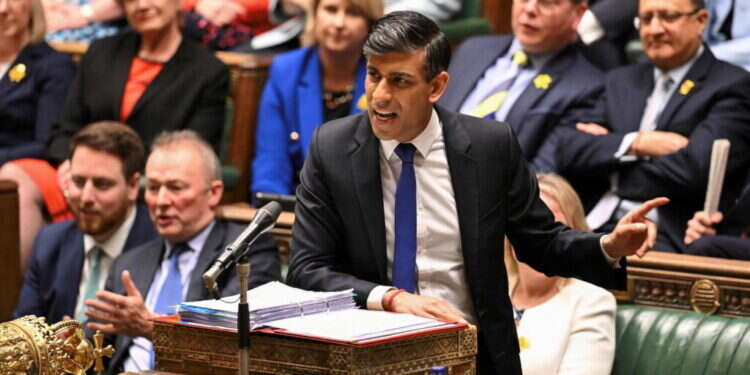 על רקע האיום באמברגו נשק: בריטניה תעמוד בראש הארגון הבינלאומי לזיכרון השואה