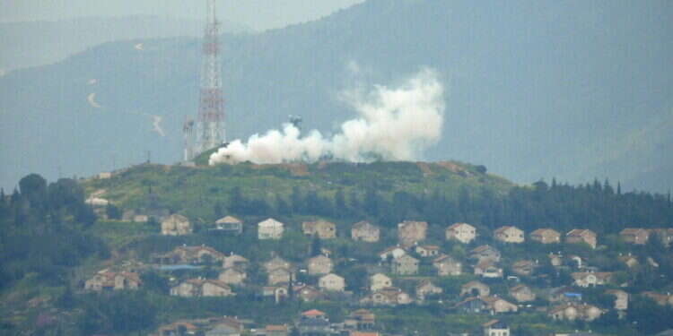 אחרי עשרות רקטות לעבר בסיסי צה"ל: חיל האוויר תקף בעומק לבנון