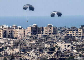 ארה"ב דוחה את בקשת חמאס לעצור את הצנחות הסיוע לעזה