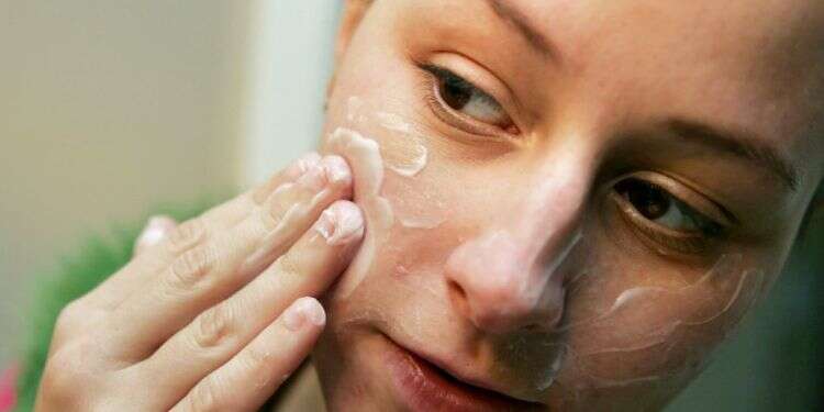 צילום: Marcio Jose Sanchez, AP חומר כימי המקושר לסרטן נמצא במשחות נגד פצעי בגרות