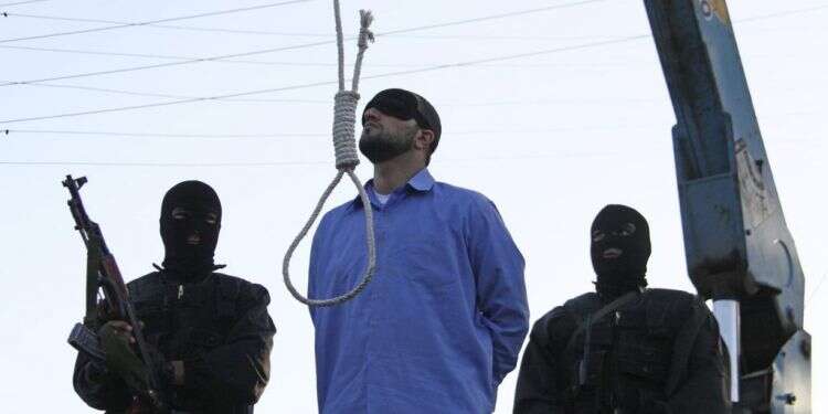 הוצאה להורג באיראן. צילום: Mehr News Agency, Mohammad Hadi Khosravi, AP "מספר מטורף": איראן הוציאה להורג הכי הרבה אנשים מאז 2015