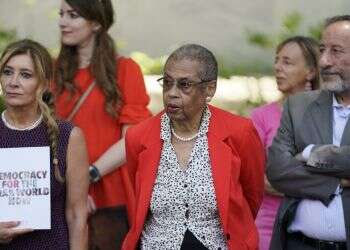 מי מעביר את פרטי חיילי וקציני צה"ל לממשלות זרות?