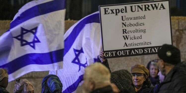 הפגנה נגד אונר "אין גבול לחוצפה": אונר"א פתחה בחקירה נגד ישראל