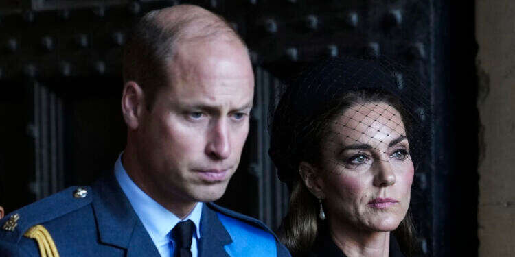 הנסיך וויליאם והנסיכה קייט. צילום: Emilio Morenatti, AP אחרי שהנסיכה קייט הודיעה שחלתה בסרטן: בעולם תמכו, הארי ומייגן הצטרפו