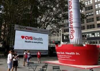 החלטה ערכית שהשתלמה בטווח הארוך. מיצג של חברת CVS בניו־יורק בהכרזה על הפסקת מכירת סיגריות, 2014 צילום: איי.פי