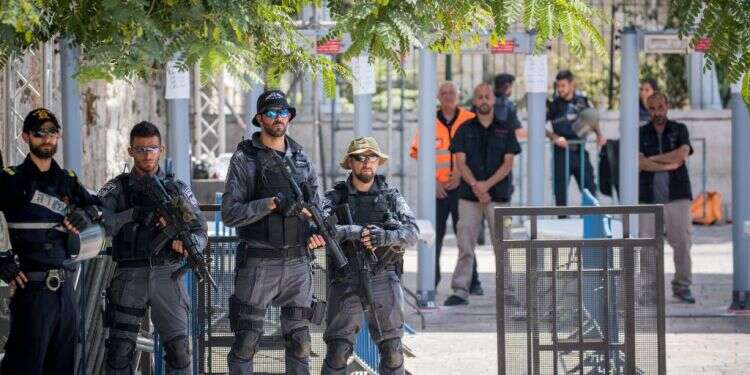 בג"ץ דחה עתירה להשוואת תנאי כניסת יהודים ומוסלמים להר הבית