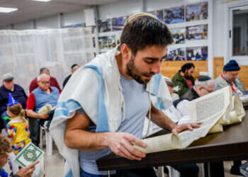 קריאת מגילה בגבעת עוז וגאון בגוש עציון