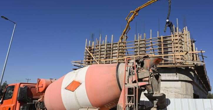 אתר בנייה. אילוסטרציה. צילום: מיכאל גלעדי, פלאש 90 אישום: סחט "פרוטקשן" מחברה לעבודות תשתית בדרום