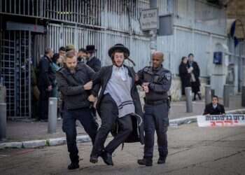 הפגנות נגד גיוס חרדים לצבא מחוץ ללשכת הגיוס בירושלים. צילום: חיים גולדברג - פלאש 90