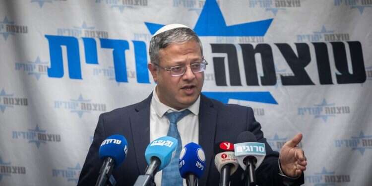 השר בן גביר. צילום: Yonatan Sindel/Flash90 "חברה שלא תגבה את שוטריה תגלה שאין מי שיילחם עבורה"