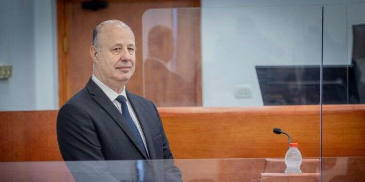 צחי הנגבי מעיד בבית המשפט במסגרת תיק 4000