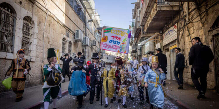 צעדת תחפושות בפורים במאה שערים