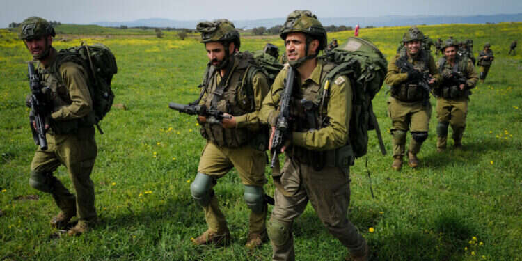 חיילי מילואים באימון, אילוסטרציה. צילום: מיכאל גלעדי, פלאש 90 חיילי מילואים באימון ברמת הגולן, השבוע. צילום: מיכאל גלעדי, פלאש 90