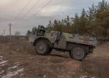 לחץ על ארה"ב: צרפת תעביר תחמושת לאוקראינה