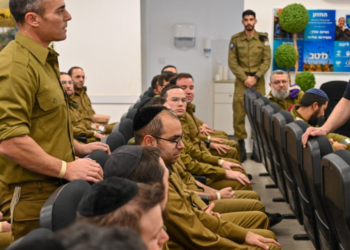 חרדים חיילים בבסיס הקליטה והמיון בתל השומר