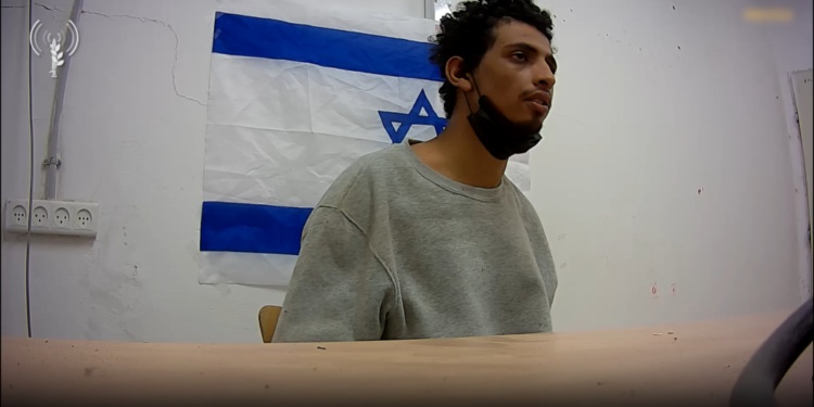 המחבל בחקירתו. צילום: דובר צה "היא לבשה ורוד": מחבל התוודה בחקירה על הפגיעות המיניות