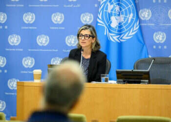 הדווחית המיוחדת פרנצ'סקה אלבנזה מוסרת הצהרה במטה האו"ם