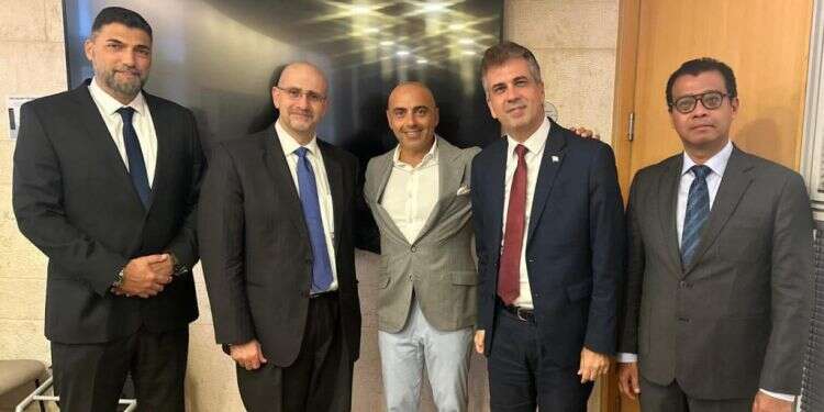 כך כמעט נרמלה ישראל את יחסיה עם המדינה המוסלמית הגדולה בעולם