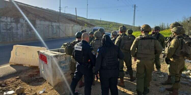 זירת הפיגוע בצומת יצהר. צילום: צילום: TPS