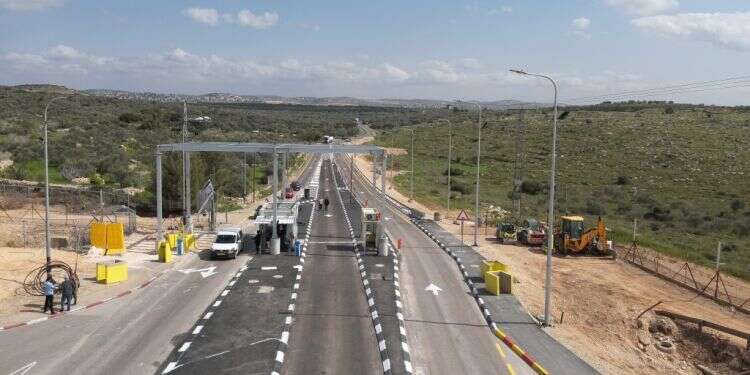 "פותר בעיה כפולה – ביטחונית ואזרחית": נחנך מעבר רנתיס החדש