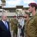 נתניהו עם הקצינים הטריים. צילום: עמוס בן גרשום, לע נתניהו: "מי שאומר לנו לא לפעול ברפיח – אומר לנו להפסיד במלחמה"