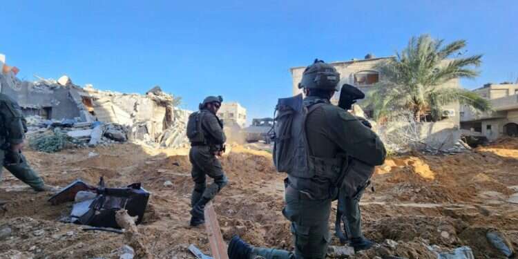 "החטופים טרם הוחזרו, אבל בכל יום אנחנו מנצחים": עם הלוחמים בחאן יונס