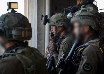 סא "חבר שלי מפקד טייסת, כל היום הוא מעליי. מדי פעם שולח הודעה 'זה הייתי אני בלילה'"