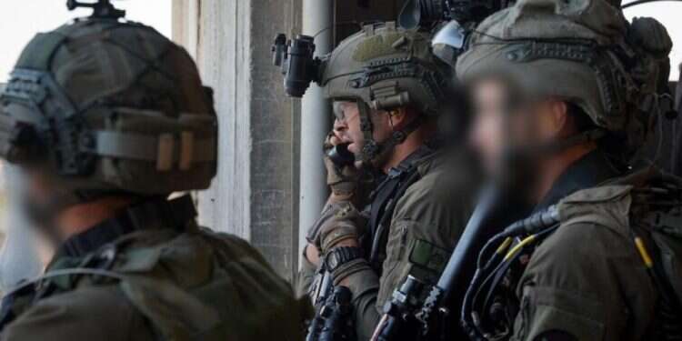 סא "חבר שלי מפקד טייסת, כל היום הוא מעליי. מדי פעם שולח הודעה 'זה הייתי אני בלילה'"