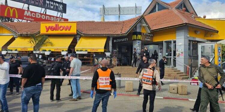 זירת הפיגוע בצומת בית קמה - צילום: דוברות איחוד הצלה רנ"ג אורי מויאל נרצח בפיגוע בצומת בית קמה