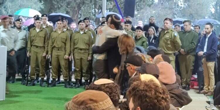 הלוויית דניאל פרץ בהר הרצל. צילום: דוברות המזרחי העולמית דניאל פרץ הלוויה לוויה הלווייה