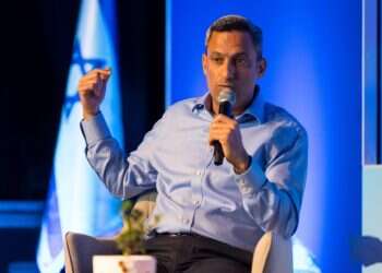 אלון דוידי, ראש עיריית שדרות בוועידת מקור ראשון לחברה וביטחון בשדרות. צילום: לירון מולדובן אלון דוידי, ראש עיריית שדרות