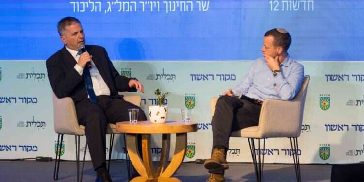 שר החינוך יואב קיש עם עמית סגל בוועידת מקור ראשון לחברה וביטחון בשדרות. צילום: לירון מולדובן שר החינוך יואב קיש עם עמית סגל בוועידת מקור ראשון לחברה וביטחון בשדרות. צילום: לירון מולדובן