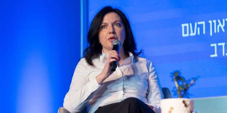 אירינה נבזלין יו"ר דירקטוריון "אנו – מוזיאון העם היהודי" ונשיאת קרן נדב בוועידת מקור ראשון לחברה וביטחון בשדרות