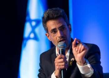 ראש עיריית קרית שמונה, אביחי שטרן. צילום: לירון מולדובן "בגלל היידיש שלי חשבו שאני גם חרדי לשעבר וזה היה קטע"