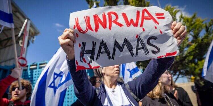 הפגנה נגד אונר ישראל נגד מסקנות הוועדה לבחינת אונר"א: "כתם נוסף על האו"ם"