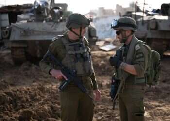 חירם והרצל הלוי. צילום: דובר צה ברק חירם יכול להסתכל על שארל דה-גול ולשאוב אופטימיות