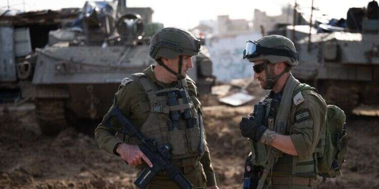 ברק חירם יכול להסתכל על שארל דה-גול ולשאוב אופטימיות