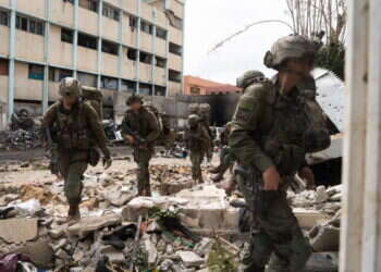 הם עדיין במאה אחוז לחימה. חיילי צה"ל בשיפא. צילום: דו"צ