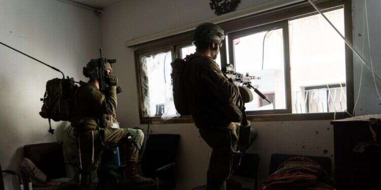 חיילי צה כשישראל התלבטה על עסקה – סינוואר החזיר את המחבלים לבתי החולים